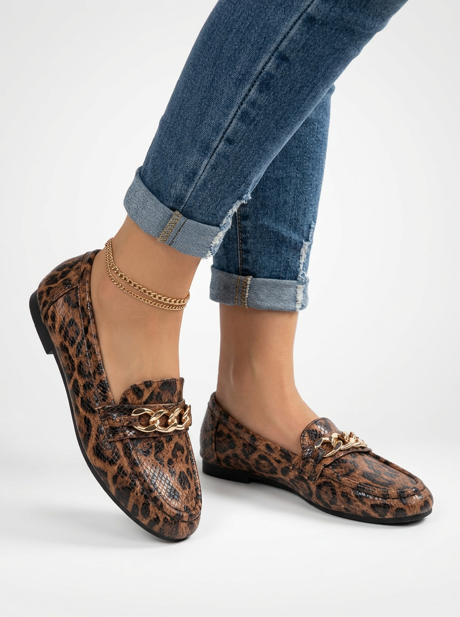 Women's Chain Accent Round Toe Loafers