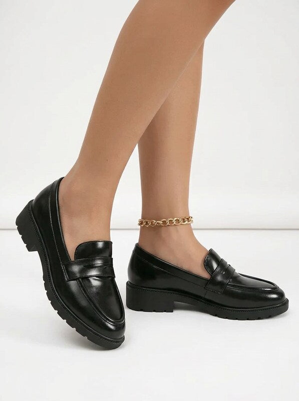 Women's Black Minimalist Round Toe Penny Loafers